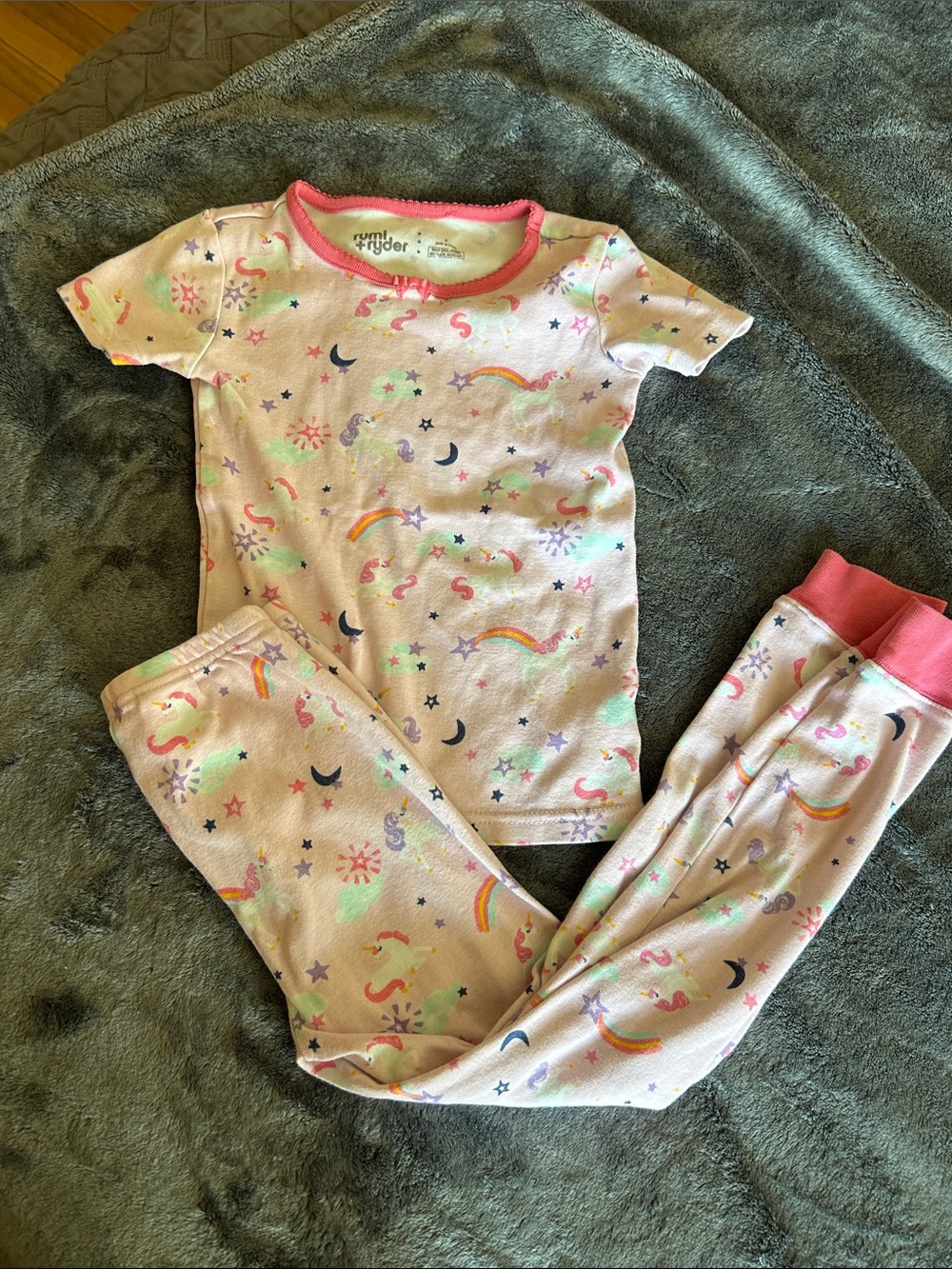 Rumi + Ryder Pink Unicorn & Rainbow Two-Piece Pajama Set size 7